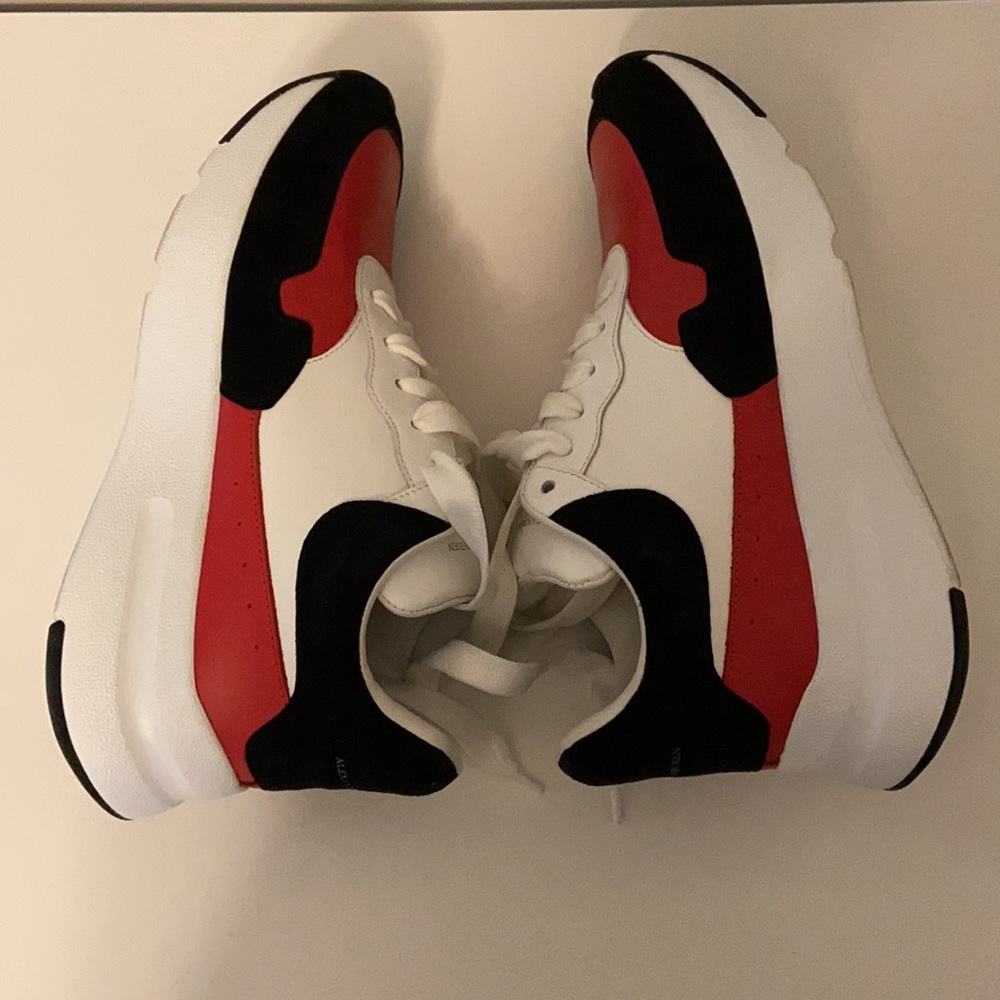 Alexander McQueen oversized laceup runner sneakers - Picture 12 of 13